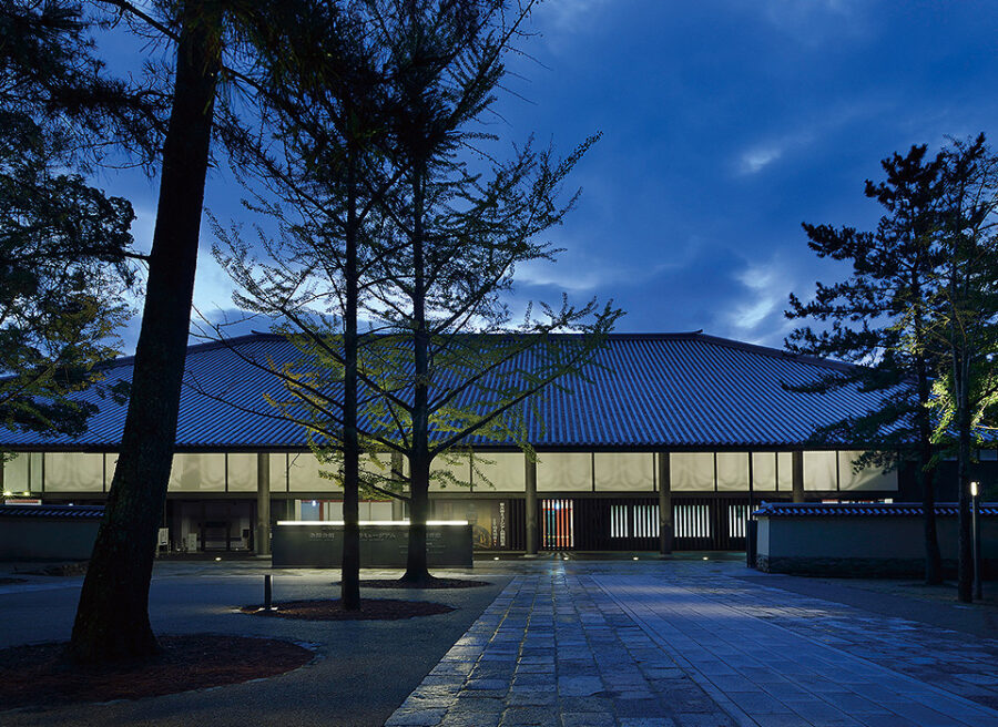 東大寺総合文化センター