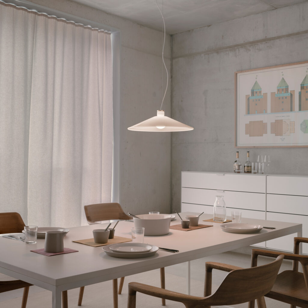 送料無料Miguel Ases 合成ヘマタイトとスワロフスキーファンドロップシャンデリア ミディアムドロップイヤリング並行輸入 | Miguel Ases ラージフローラルスワロフスキービーズキャップ